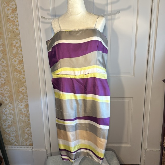 Beautiful Banana Republic Women’s Strapless Silk Dress Size 14 colorful stripes! - Picture 2 of 15